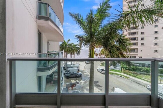 Building Photo - 1331 Brickell Bay Dr