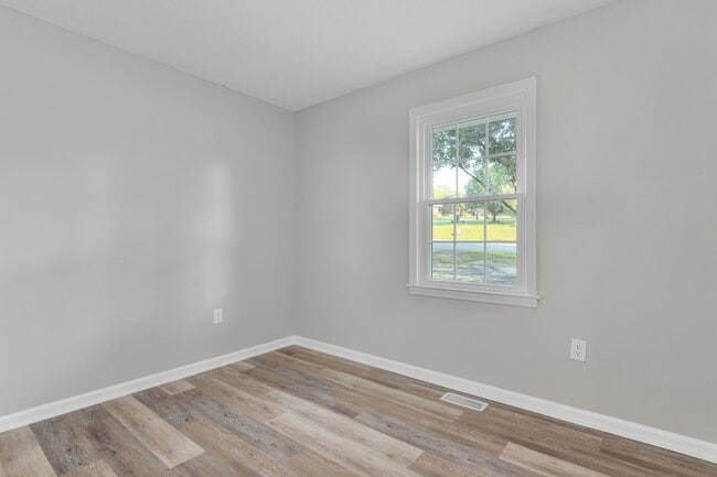 Building Photo - 216 Cross Hill Rd