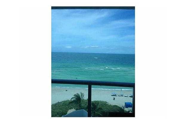 Building Photo - 17001 Collins Ave