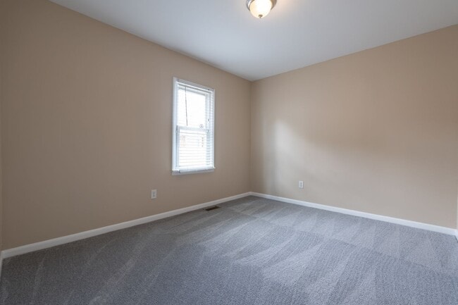 Building Photo - BEAUTIFUL 3 Bedroom Home in Little Creek!