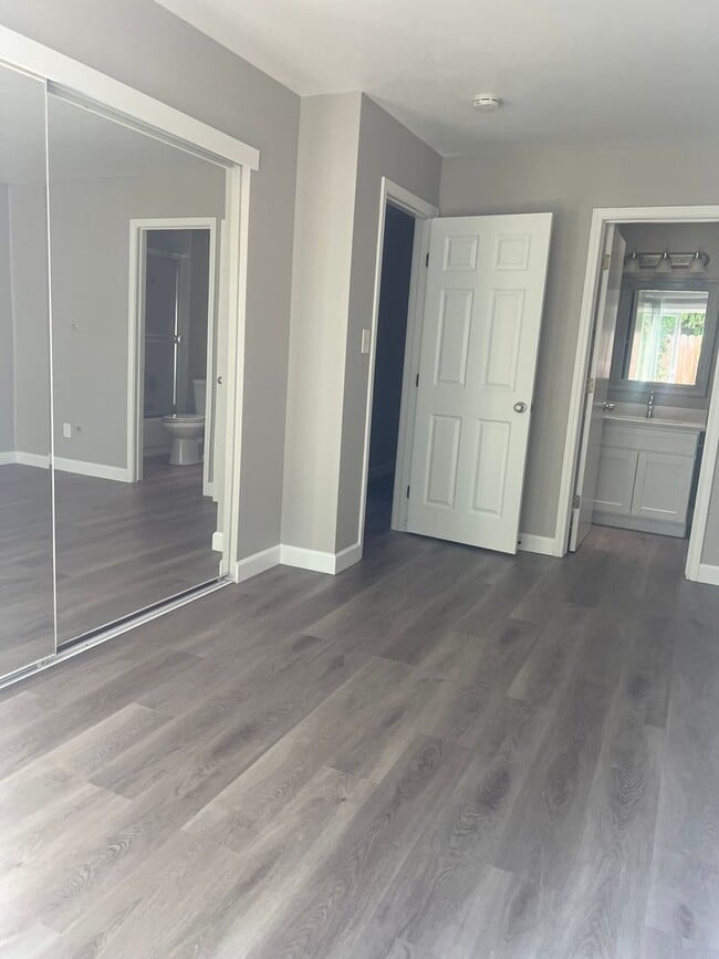 Building Photo - 3bd Duplex