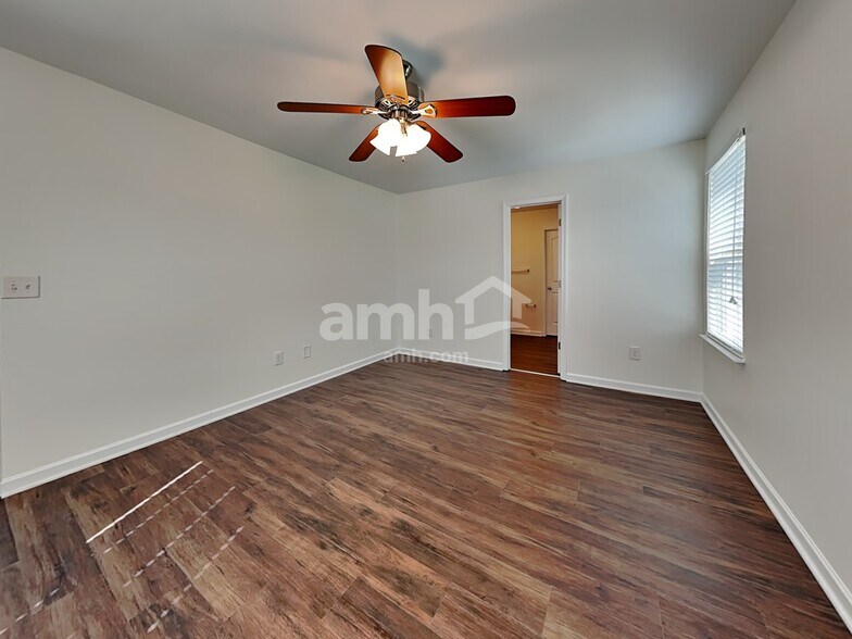 Building Photo - 3022 Bushfield Dr