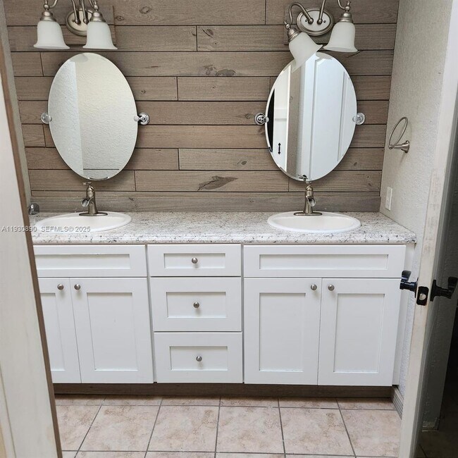 Building Photo - 3936 Cypress Landing N