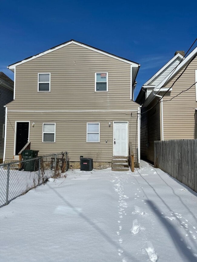 Building Photo - 117-119 Innis