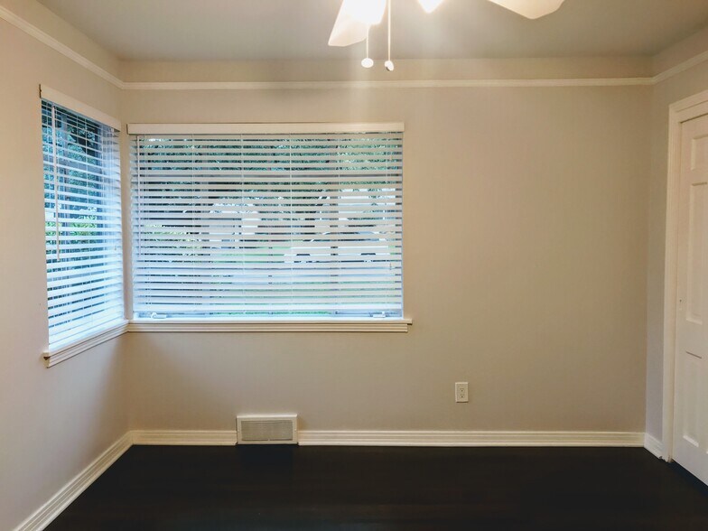 Building Photo - 3108 Medina Ave