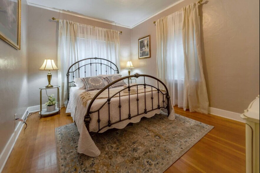 Master Bedroom - 925 Parkview Ave