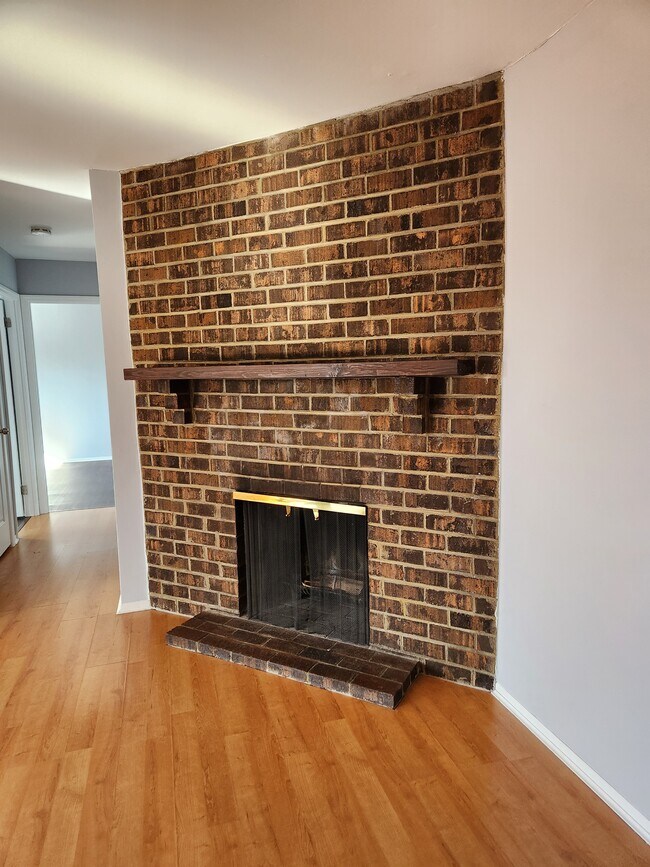 Primary Photo - 1722 Valley Dr