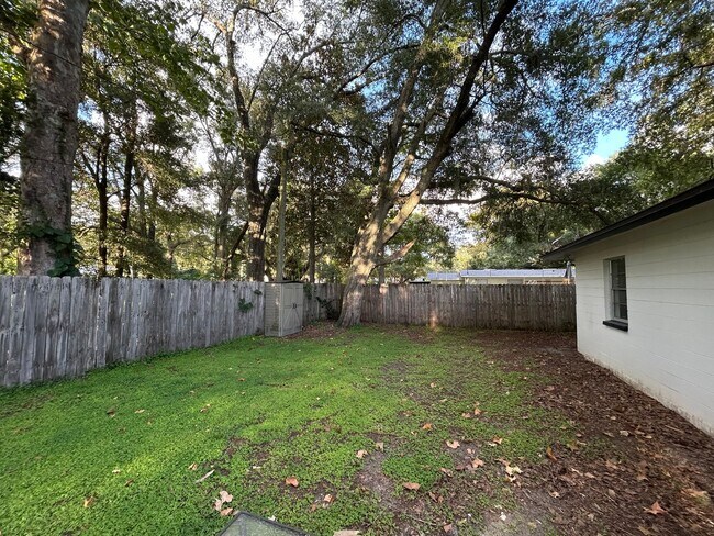 Building Photo - 13904 NW 142 Pl
