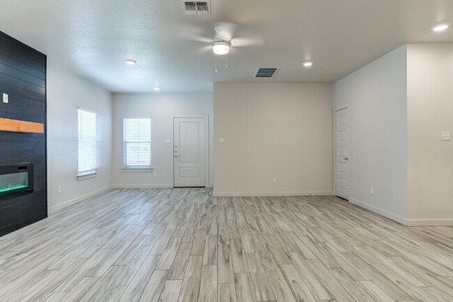 Building Photo - Brand new townhomes in Frenship East!