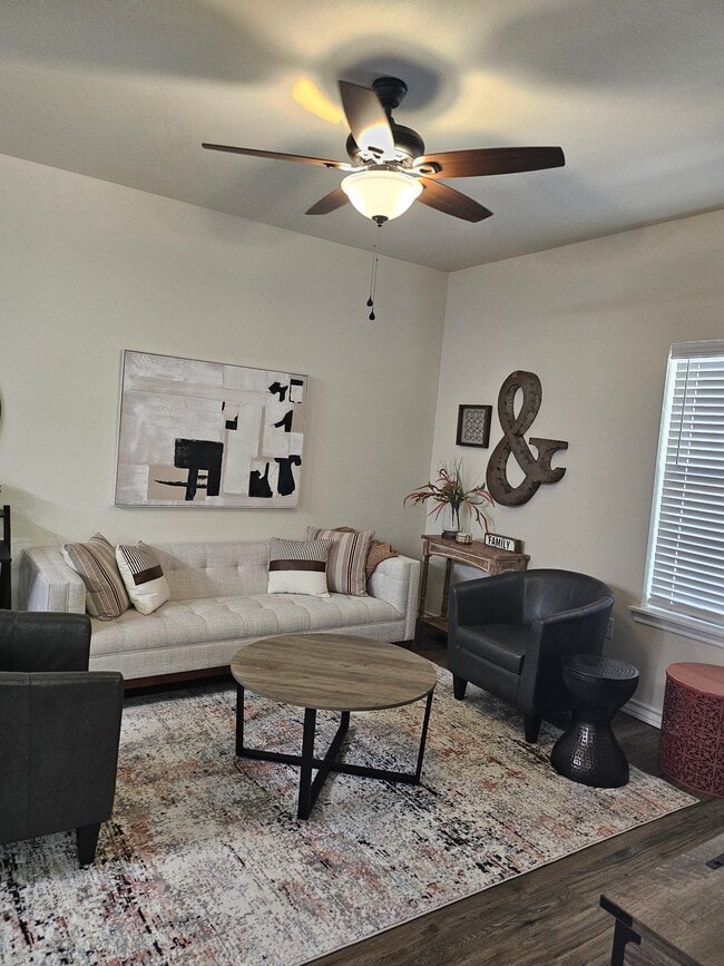 Building Photo - 6848 Lakeridge Dr