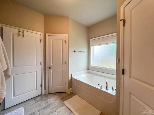 Building Photo - 5322 Parkside Dr