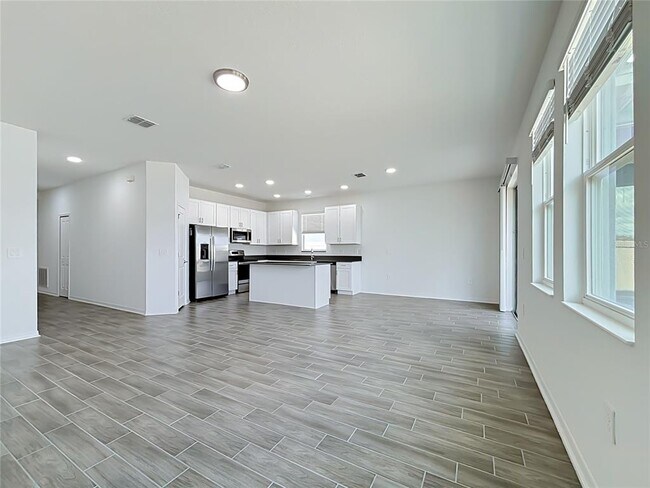 Building Photo - 643 Grove St