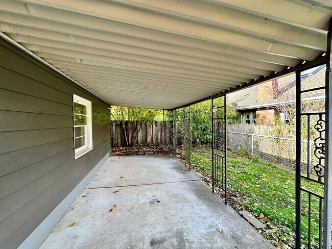 Building Photo - 4-Bedroom 2-Bathroom Mid-Century Ranch wit...