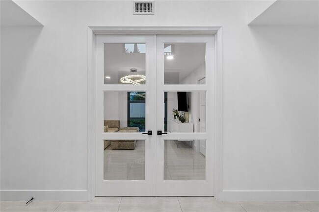 Building Photo - 6381 Via Rosa