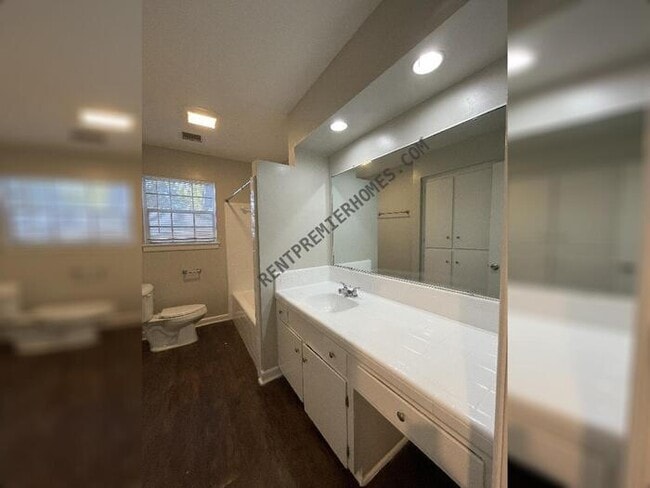 Building Photo - 6800 Hinkson Rd