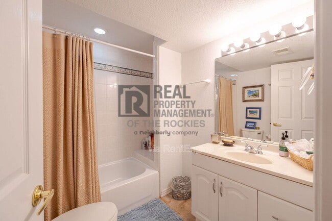 Building Photo - 2432 Mallard Cir