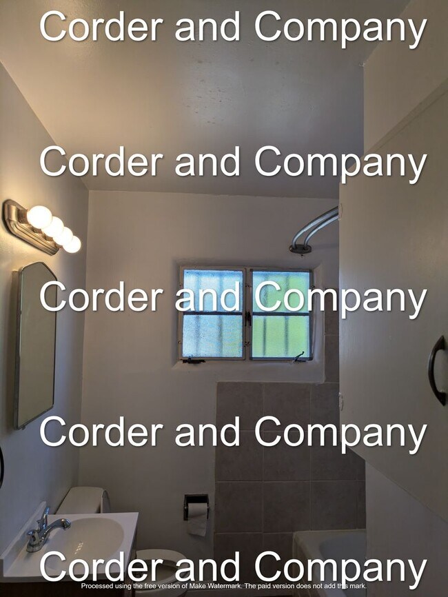 Building Photo - 211-1211 Adams St NE