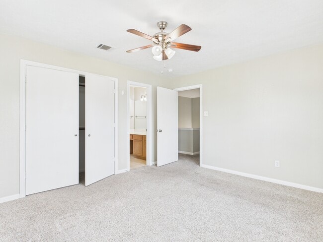 Building Photo - 1812 W Villa Maria Rd