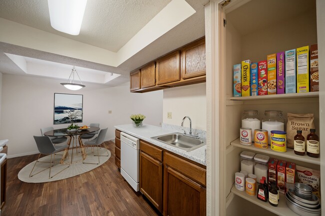 Building Photo - Waterford Place Apartments & Townhomes