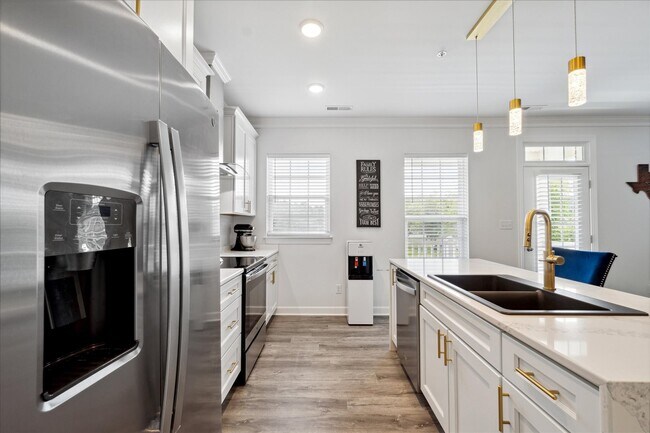 Building Photo - 208 Laydon Way