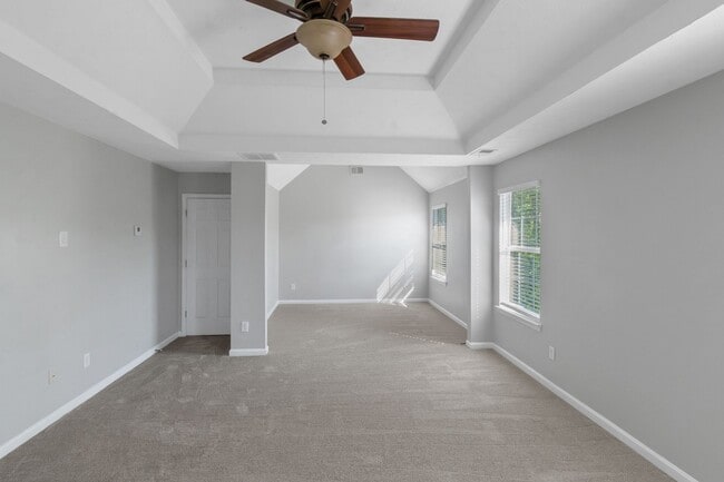 Building Photo - Impressive 3 Bed, 2.5 Bath Home