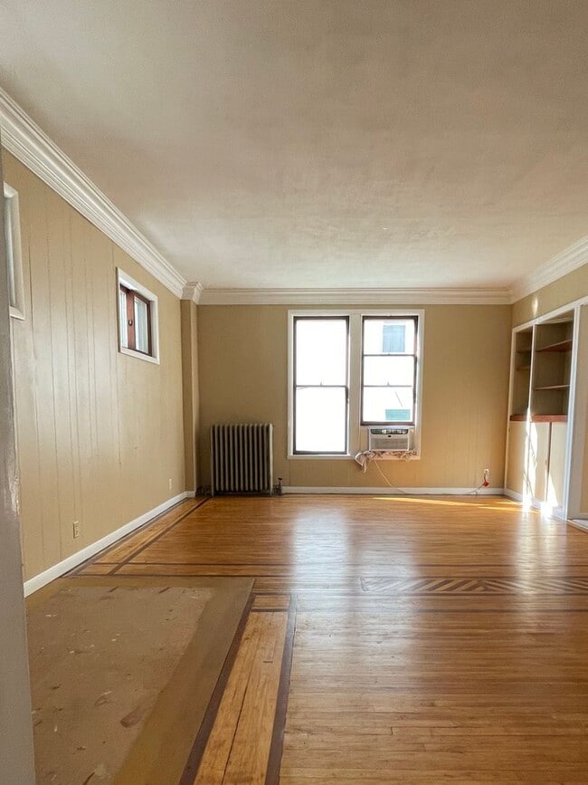 Building Photo - Five Bedroom Home in Central La Crosse