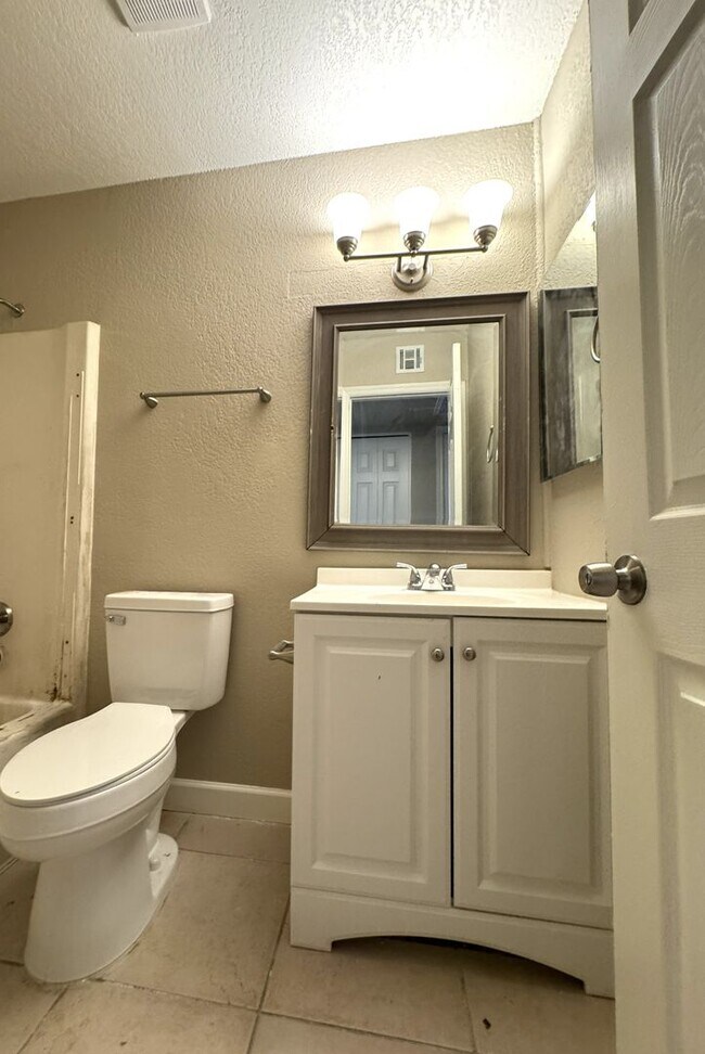 Building Photo - CORNER LOT 3 BEDROOM PLUS DEN WITH FIREPLACE AND LARGE YARD