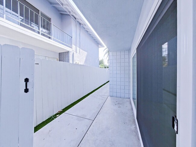 Building Photo - 117 Avenida Algodon