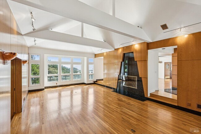 Building Photo - 95 Spring Ln