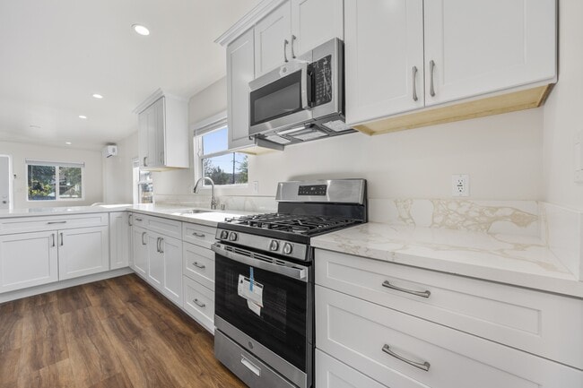 Building Photo - 1443 W 36th Pl