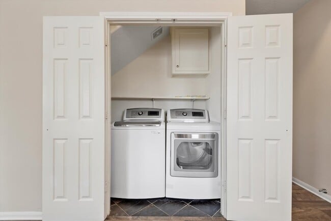 Building Photo - 7036 W 43rd St