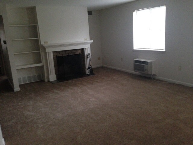 Building Photo - 156 Suffield St