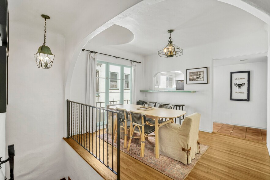 Dining Room - 2000 Washington Ave