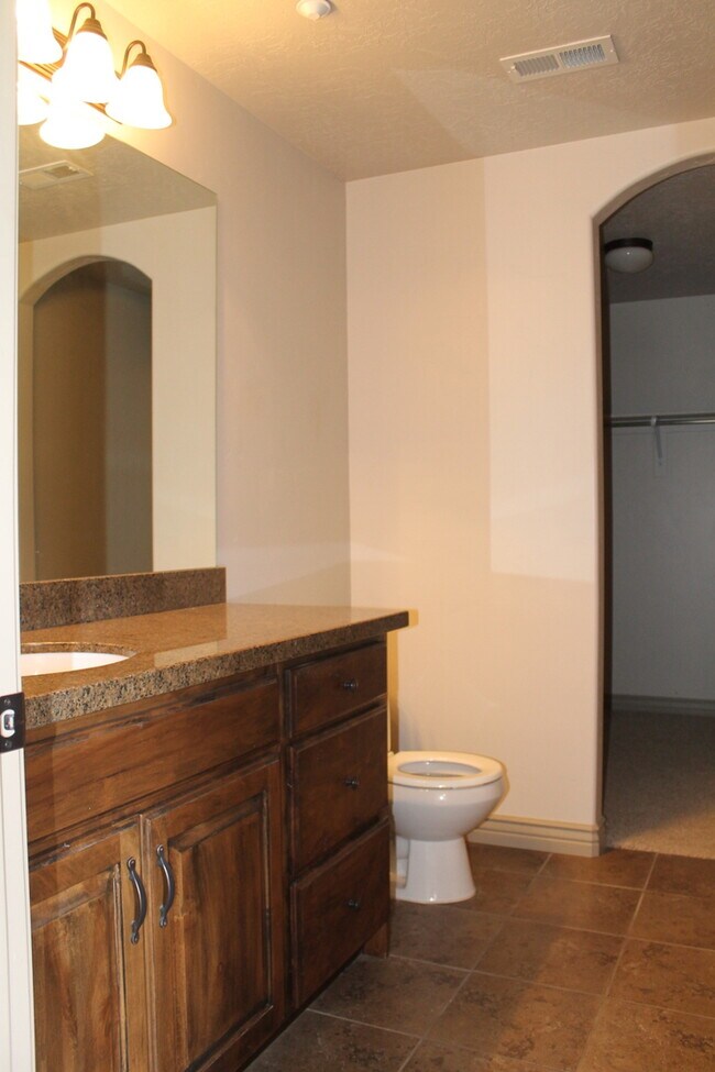 Building Photo - 825 S 90 E