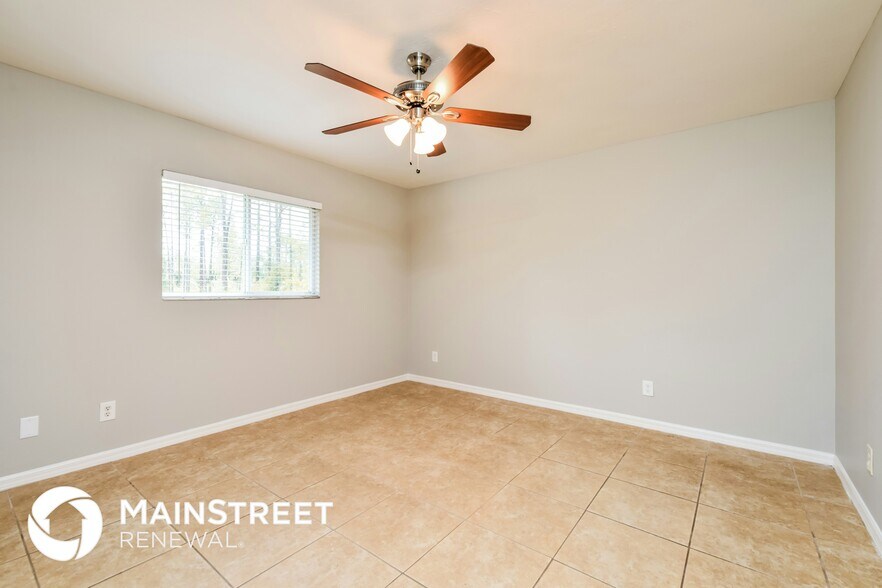 Building Photo - 802 W 11th St