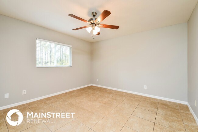 Building Photo - 802 W 11th St