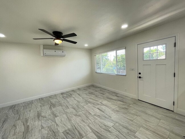 Building Photo - 134 N Poplar Avenue