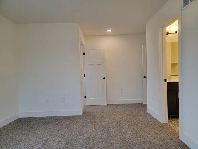 Building Photo - 12 Burk Ct
