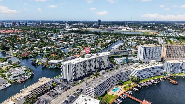Building Photo - 401 Golden Isles Dr