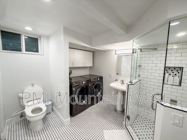 Building Photo - 2323 Bryan Ave