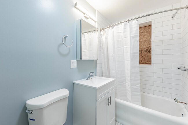 Building Photo - 3021 W 58th St