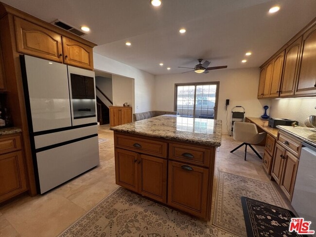 Building Photo - 7825 Seaglen Dr