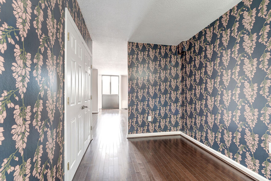 Additional den or sitting room in front of bedroom sports huge closet! - 4242 East West Hwy