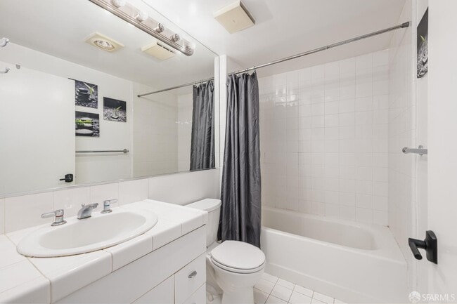 Building Photo - 600 Chestnut St