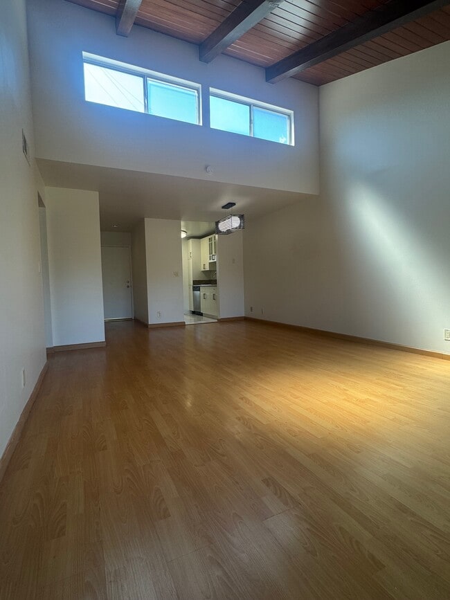 Building Photo - 20134 Leadwell St
