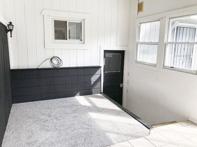 Building Photo - 3 Bed 1 Bath Single Family Home In South B...