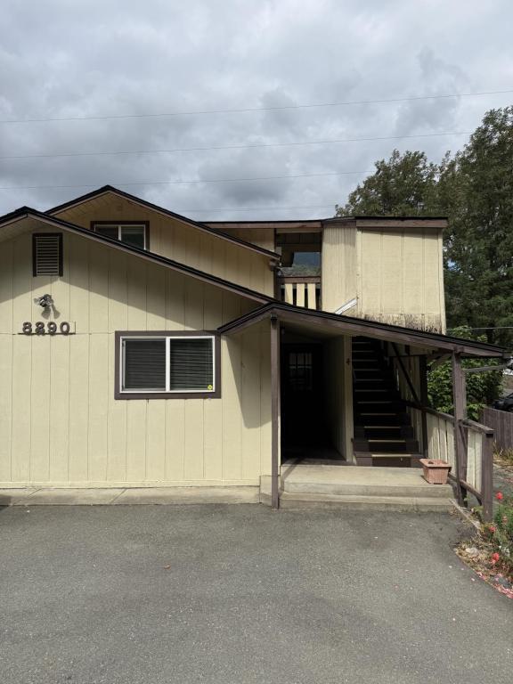 Building Photo - 8290 Rogue River Hwy
