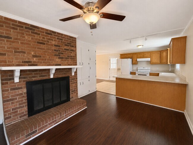 Building Photo - 813 Branchwood Dr