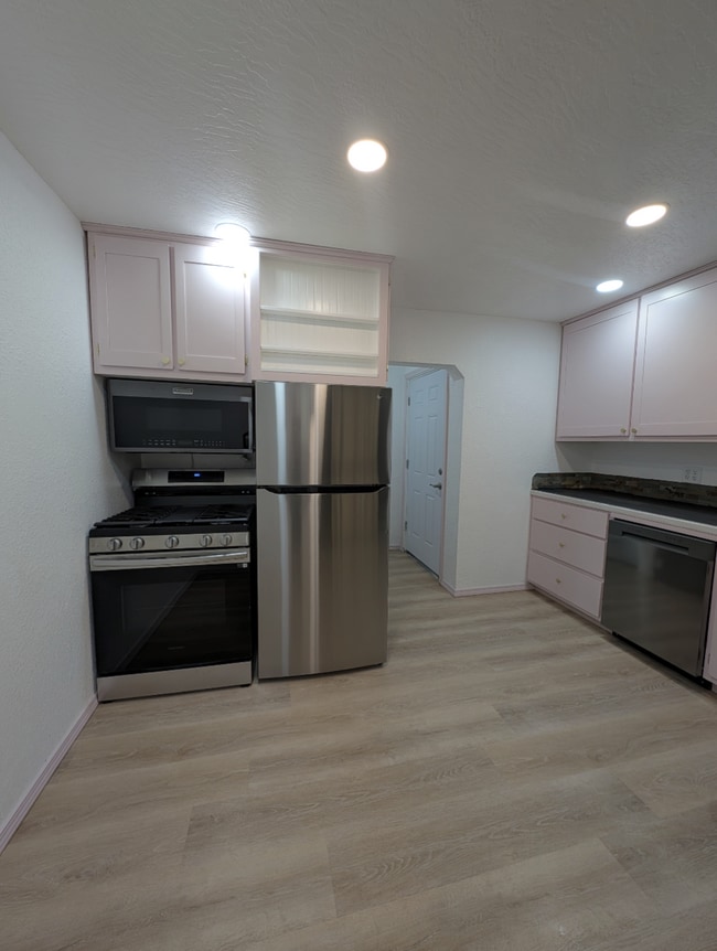 Building Photo - 1417 S Kimball Ave