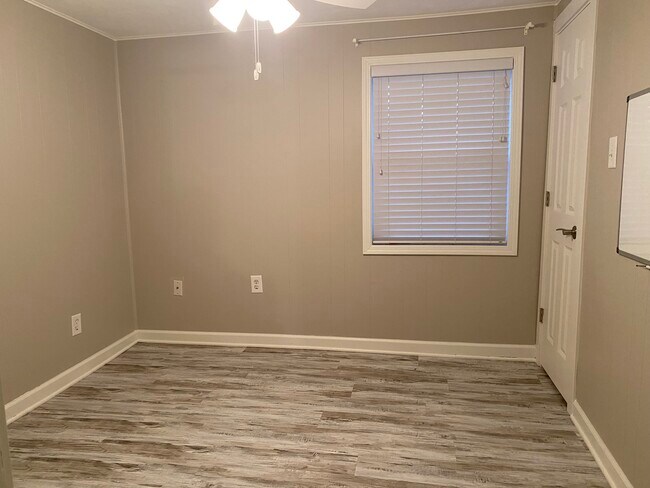 Building Photo - 510 Cedar St